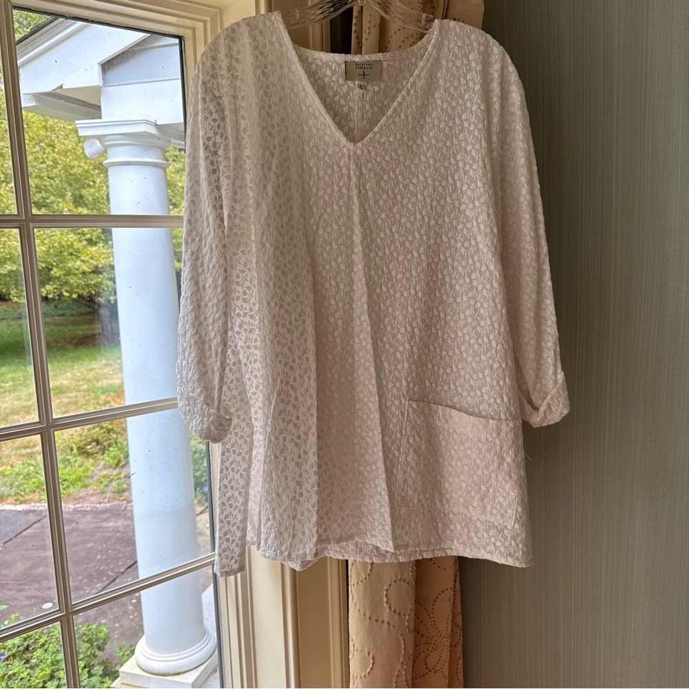 Chic White Textured Leaf Pattern Cotton Oversized Tunic with Single Side Pocket